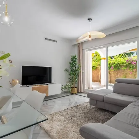 Luxury 3br Puerto Banus, Pool, Garden, Walk To Marina & Марбелья